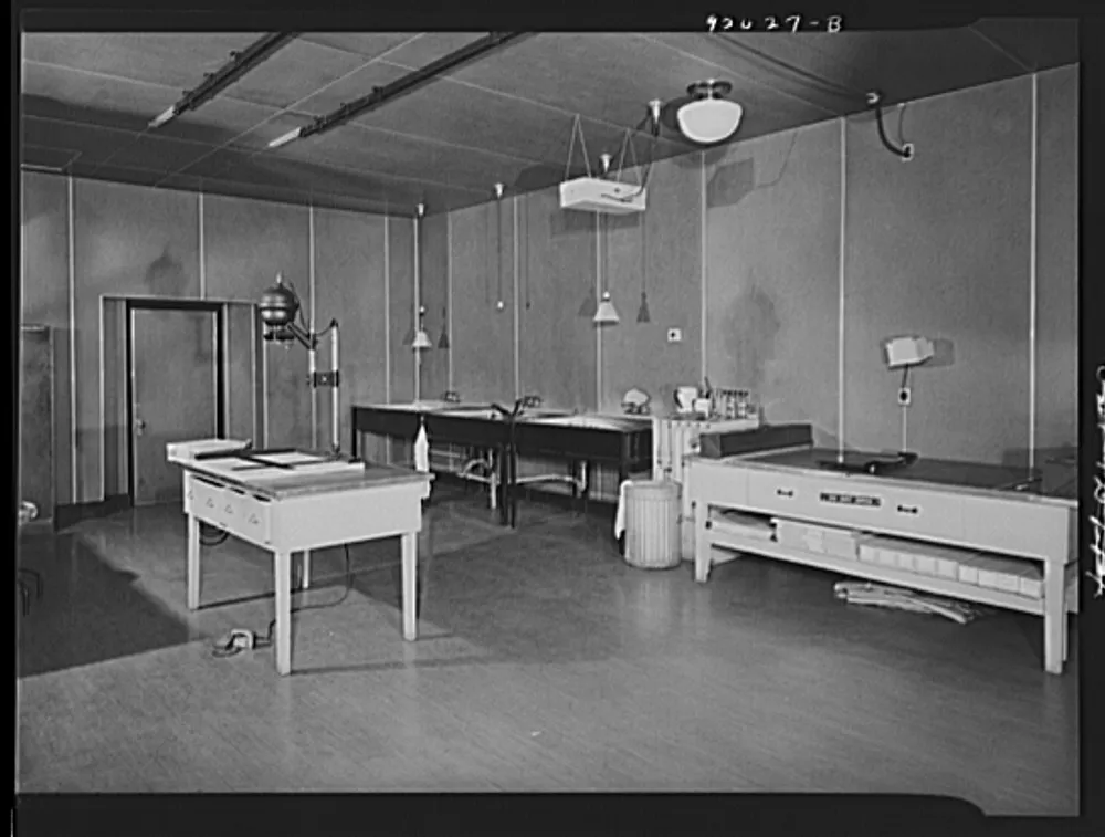 U.S. Farm Security Administration / Office of War Information, Enlarging room with a Leitz miniature enlarger and developing sinks, photograph laboratory in the Auditor's Building, Washington, D.C. (1941), U.S. Library of Congress