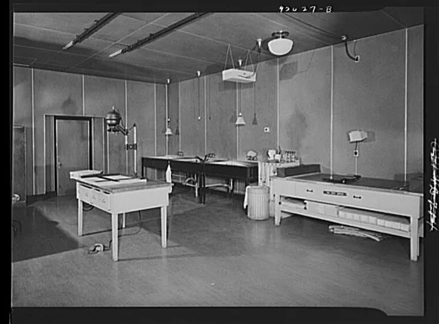 Reginald Hotchkiss, FSA/OWI photograph laboratory enlarging room with developing sinks, Washington, D.C. (1941), U.S. Library of Congress