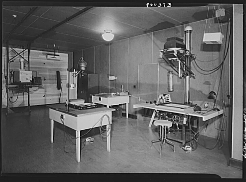 Reginald Hotchkiss, FSA/OWI photograph laboratory mural printing room, Washington, D.C. (1941), U.S. Library of Congress